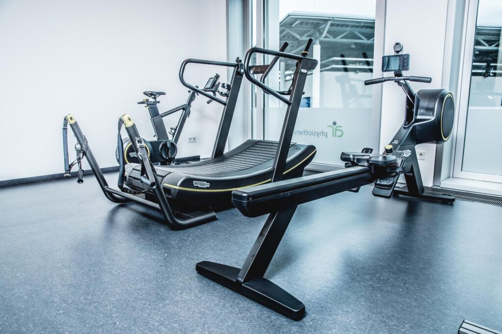 Physiotherapie Friedrichshafen - TechnoGym - SkillBike, SkillMill Laufkonsole, SkillRow